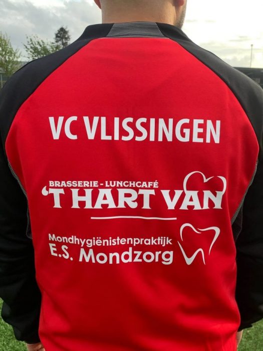 Nieuwe trainingspakken voor de Jeugdtrainers/ begeleiders